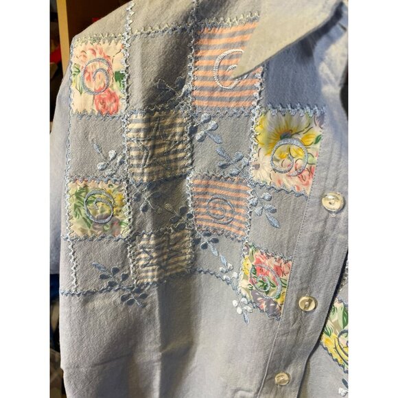 Aster Faded Blue Short Sleeve Collared Button Up Embroidered Top - Picture 5 of 8